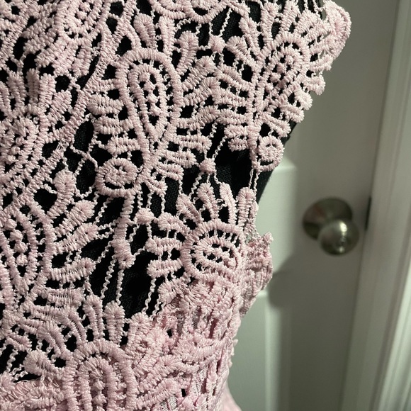 Vintage pink crochet eyelet top in medium - Picture 4 of 5